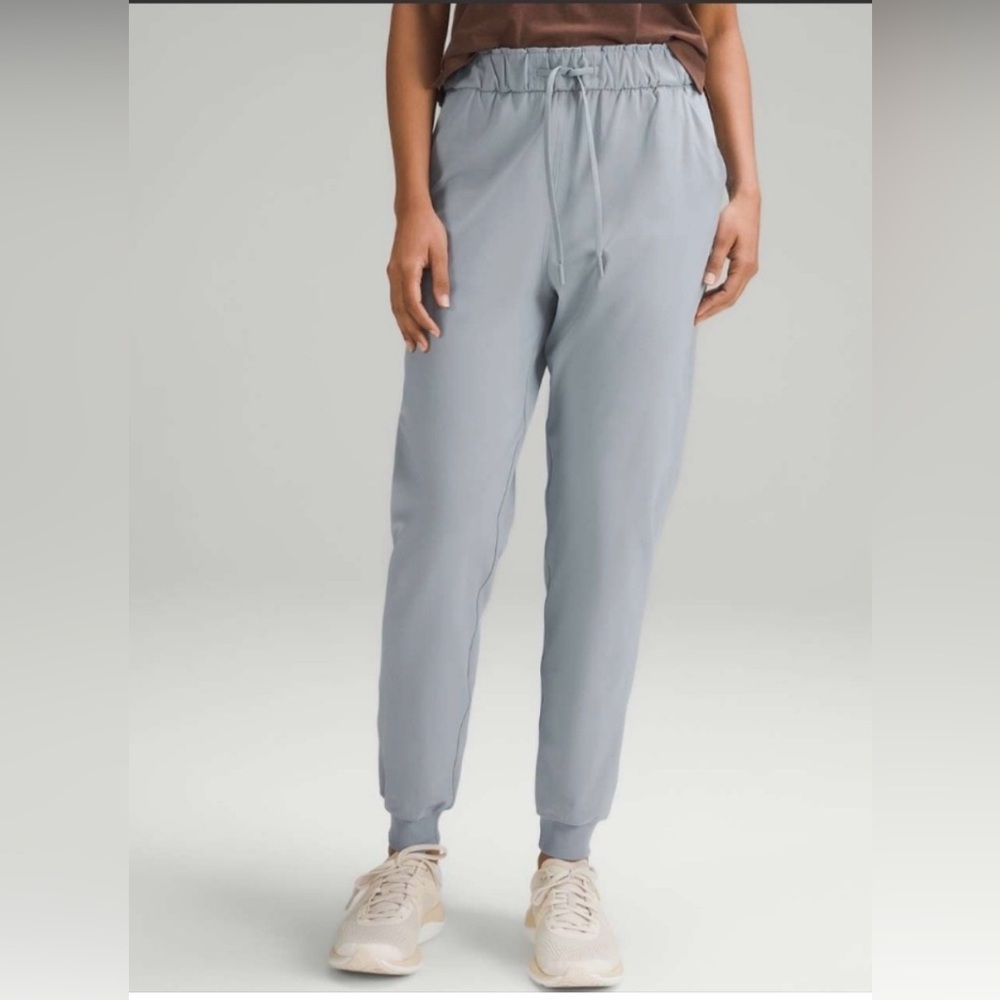 lululemon athletica Women’s Light Gray Stretch Joggers size 0